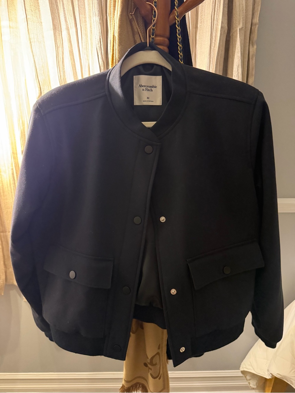 Abercrombie & Fitch Black womens fully lined Bomber Jacket size medium